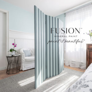 030-Fusion_Milk_Paint_Powder_Blue_Pine_Privacy_Screen__HR_210413_8391